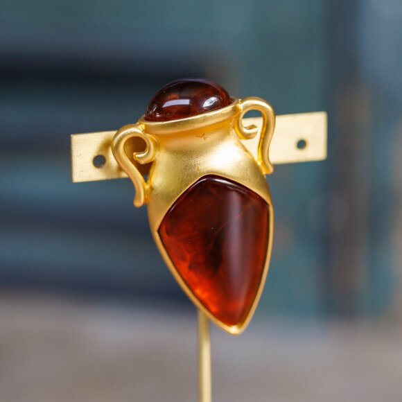 Givenchy brooch - Picture 1 of 7